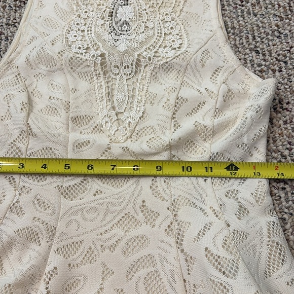 Papaya Elegant Cream Lace Sleeveless Keyhole Back Top. Medium. EUC - Picture 11 of 14